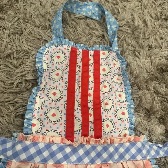 Matilda Jane child’s kitchen apron! Ruffles Strawberries Hearts One Size - Picture 2 of 7